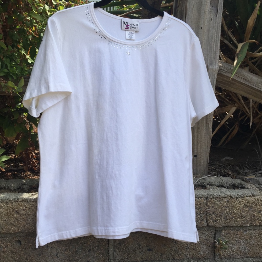 ♦️ Buy 2 Get 1 Free! White rhinestone Maggie sweet tee large